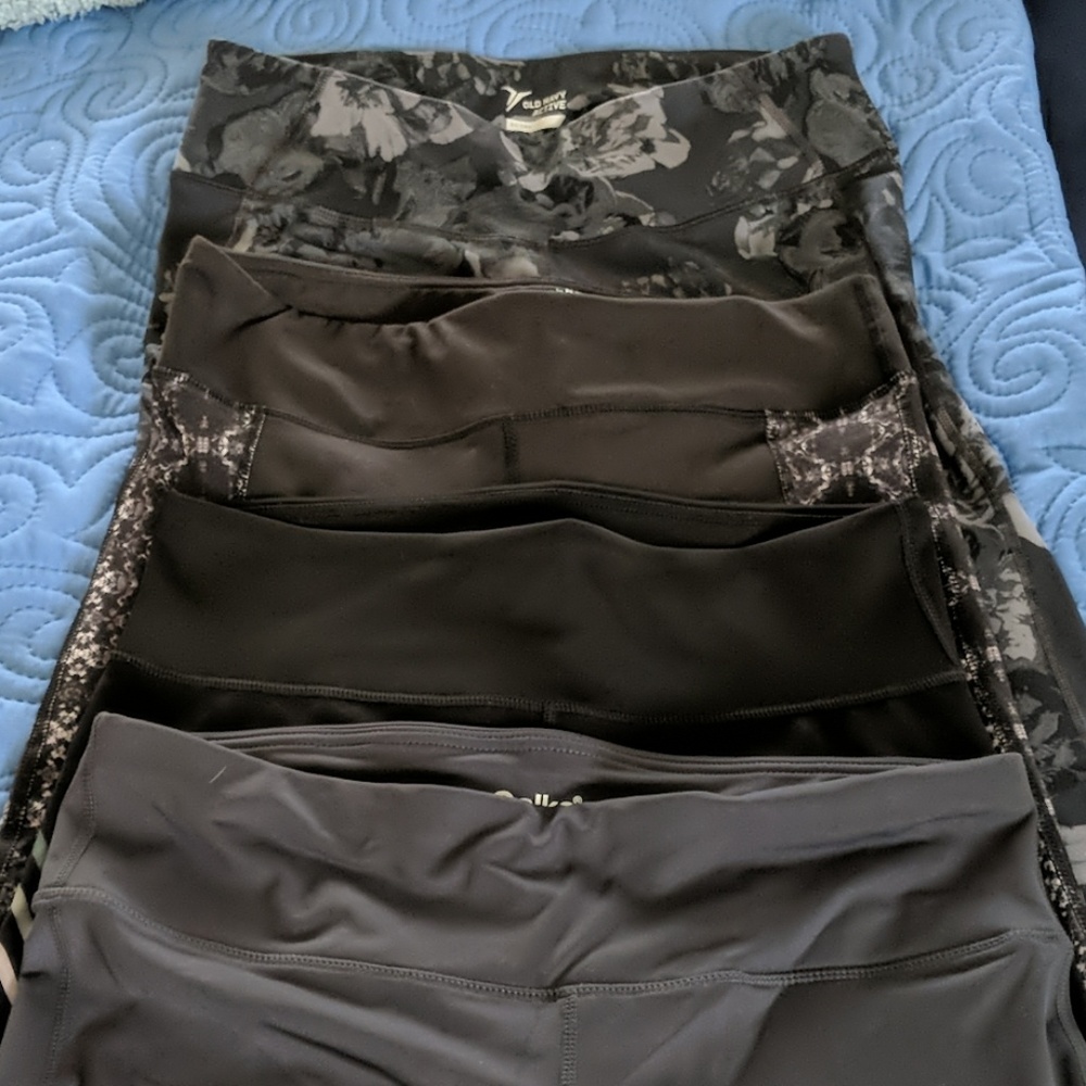 PERFECT condition bundle of athletic Capri legging